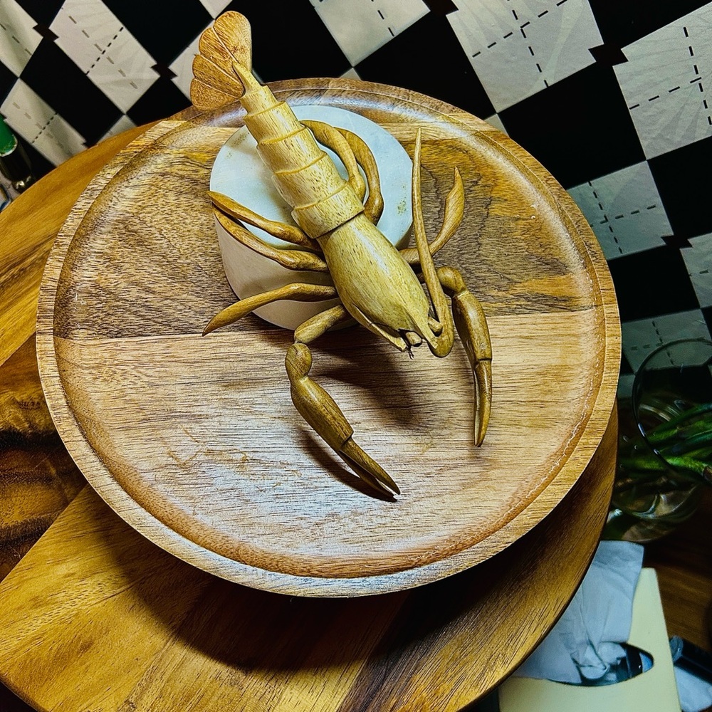 Vintage Hand-Carved Wooden Lobster Sculpture – Nautical Mid-Century Elegance - Picture 7 of 8